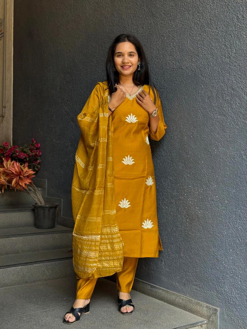 SAFFRON AURA SUIT SET