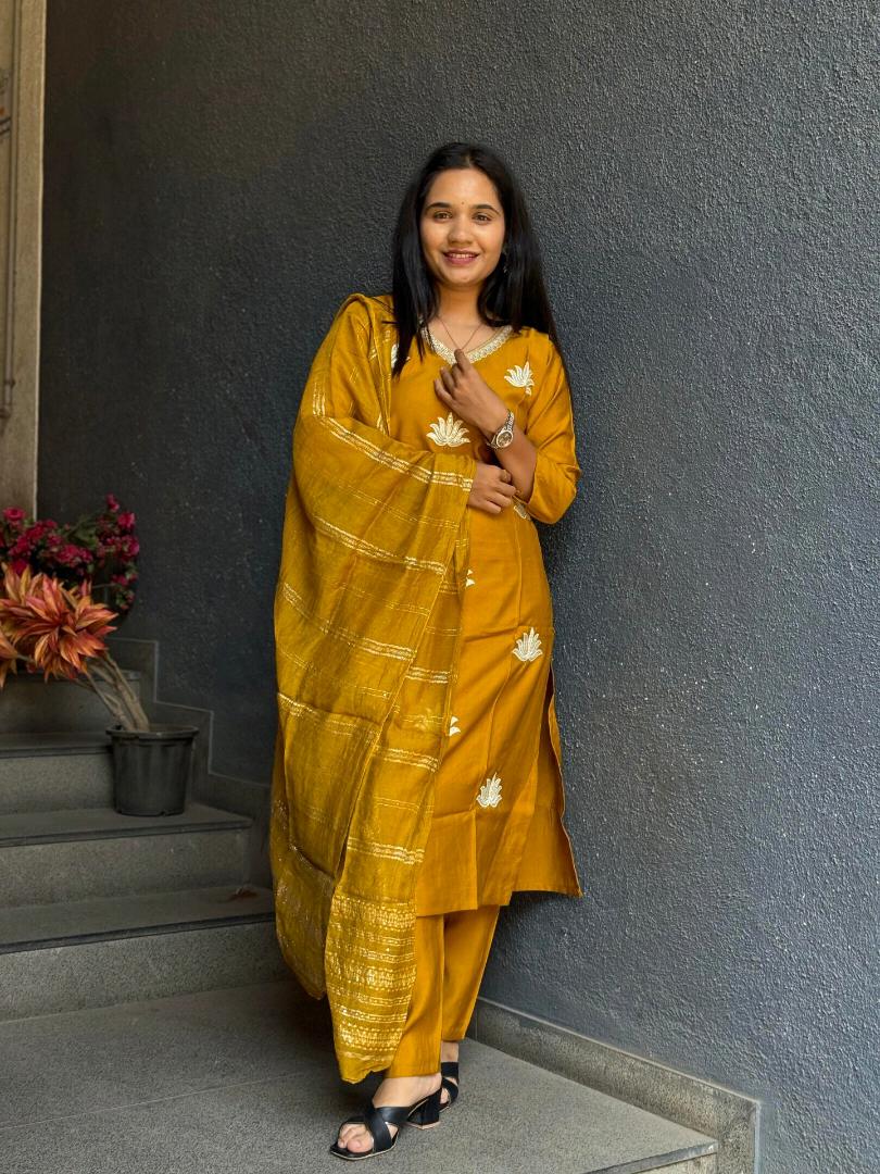 SAFFRON AURA SUIT SET