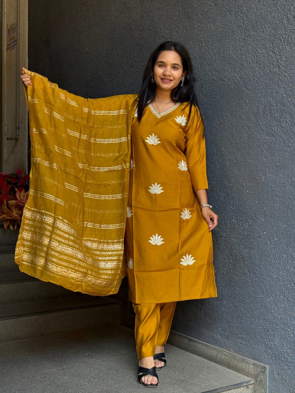 SAFFRON AURA SUIT SET